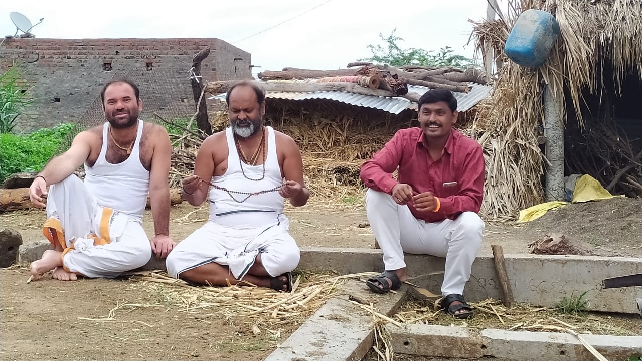 Mahadev Jankar wors in Farm