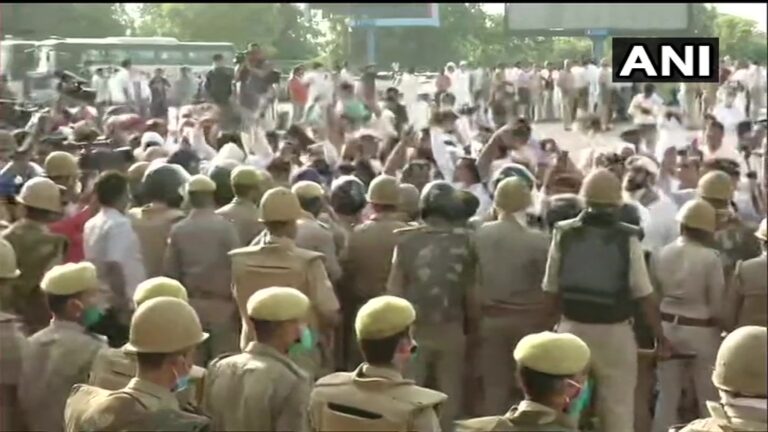 Police baton charge on Congress workers