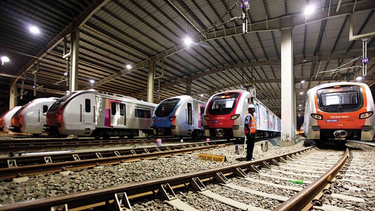 Metro : जानेवारीपासून मेट्रोच्या 2 मार्गावर ट्रायल रन तर मे अखेरीस प्रवासी सेवा सुरू होणार