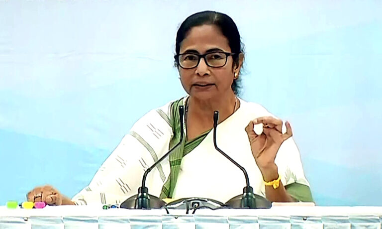 Mamata Banerjee : बंगालचा गुजरात होऊ देणार नाही; ममता बॅनर्जी यांचा भाजपाला इशारा