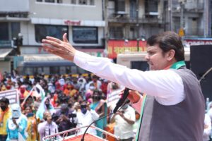 Devendra Fadnavis was arrested by the police in Nagpur