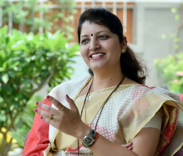 Rupali Chakankar criticizes BJP women leaders