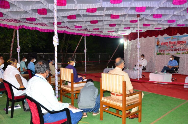 Pandharpur the Chief Minister held a meeting Corona