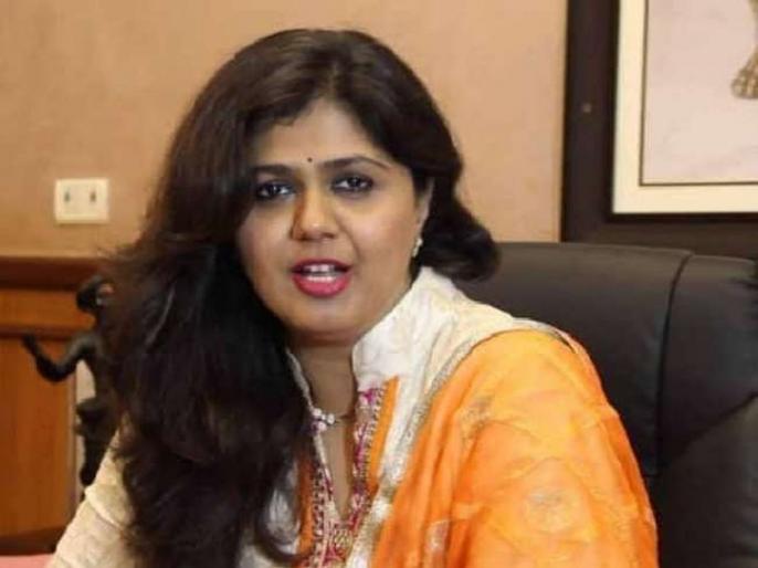 Pankaja Munde meet disgruntled supporters and office