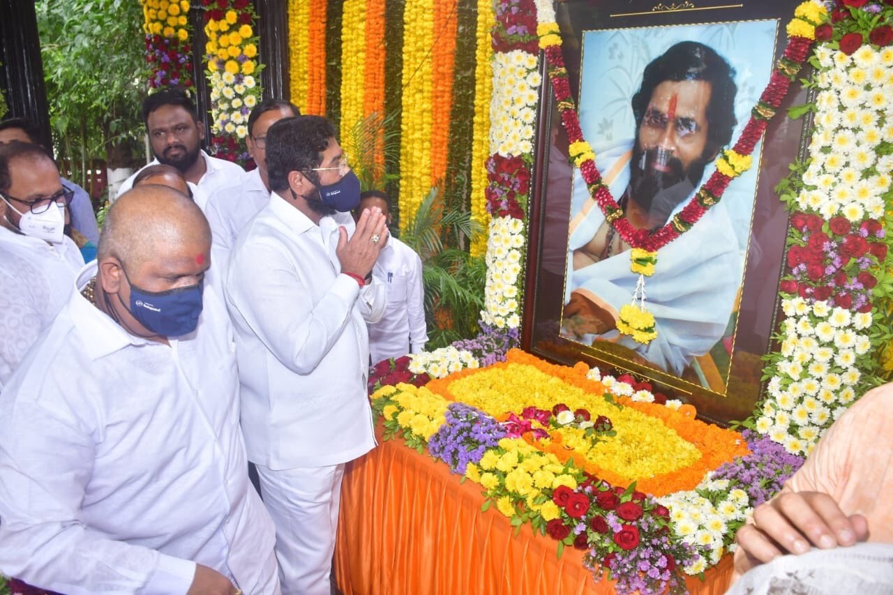 Eknath Shinde greeted Anand Dighe on his death anniversary