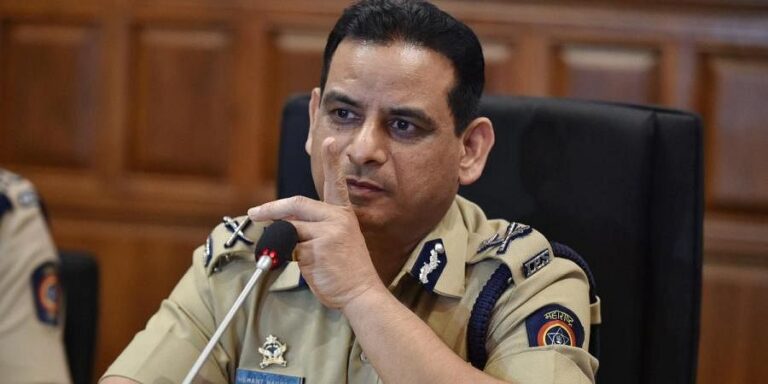 Mumbai Police Commissioner meets Home Minister )