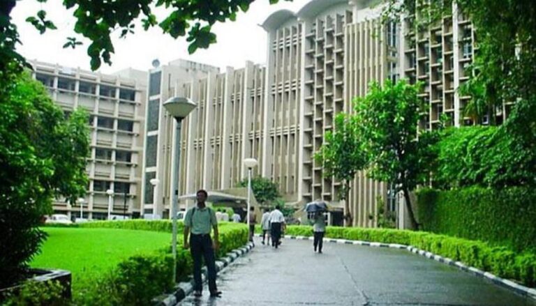 IIT Mumbai student donate Rs 17 crore