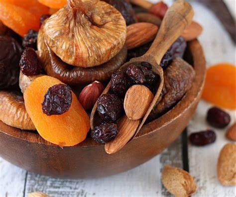Eat dried fruits in cold weather