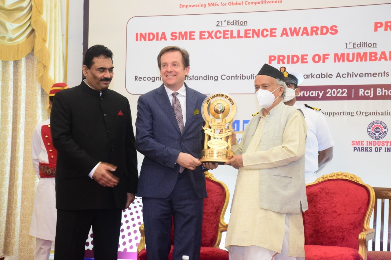 Governor awarded the 'Pride of Maharashtra' to entrepreneurs