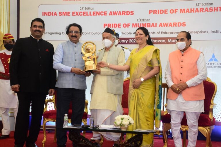 Governor awarded the 'Pride of Maharashtra' to entrepreneurs