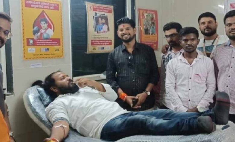 Blood donation by Shiv Sena Medical Aid Cell