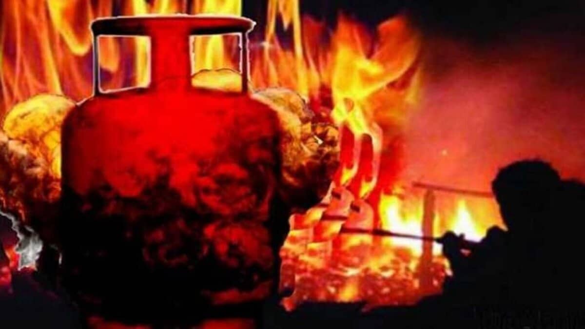 Bombay-policeman-house-burnt-ashes-in-cylinder-blast