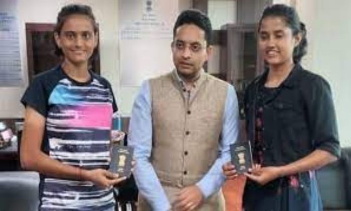 IAS offcer Arjun Devre gives passport to two women athletes in one day