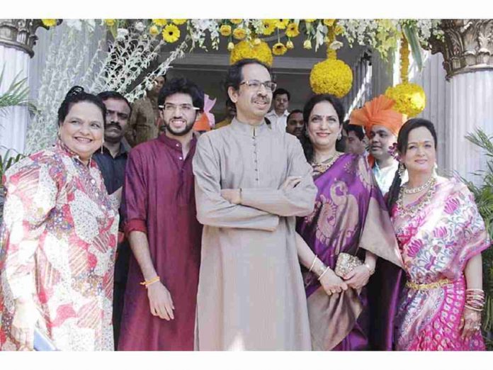 Mumbai News Thackeray Family attended Eknath Shinde's Dasara Melava