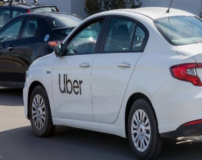 Uber taxi driver's irresponsibility misses flight; The court fined the company