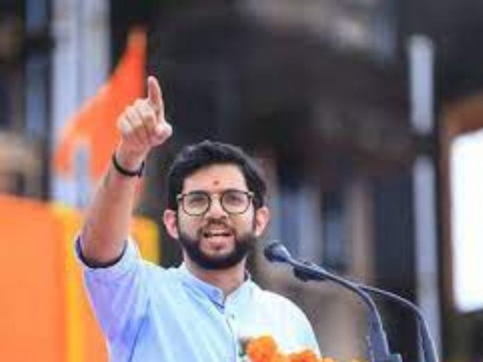 Aditya Thackeray criticizes Governor, Shinde government