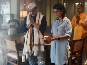 PHOTO: एक्स वाईफ सोबत आमिर खानने घातली पुजा......