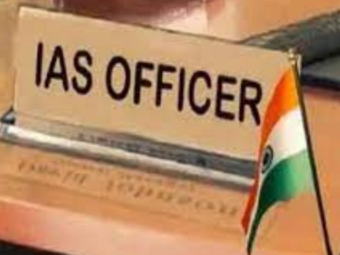 IAS officers Transfers Continues In Shinde Fadnavis government's