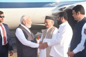 Prime Minister Narendra Modi is welcomed in Mumbai