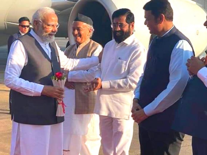 Prime Minister Narendra Modi is welcomed in Mumbai