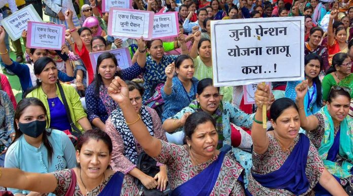 18-lakh-employees-strike-maharashtra-government-work-collapsed