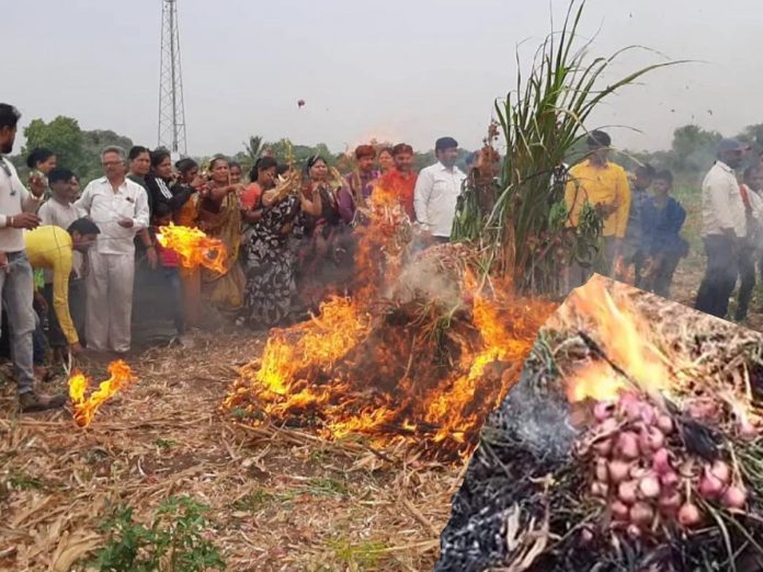 farmers-burn-onion-in-protest-of-the-government