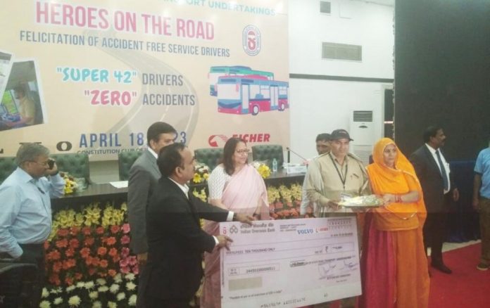 Heroes on the Road 2023 honored 6 bus drivers of maharashtra