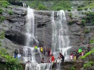 rainy season waterfall picnic spot near by mumbai