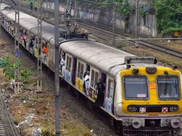 Mail train engine failure disrupts train traffic from Kasara to Mumbai, local service delayed