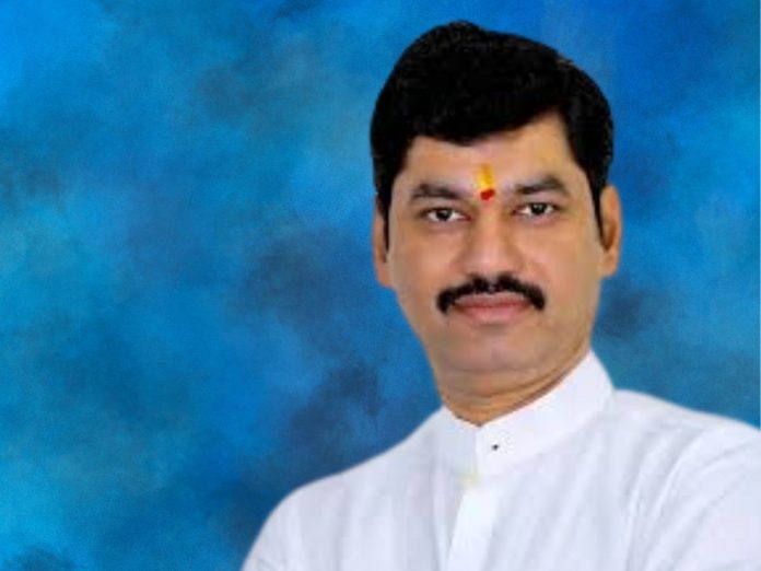 Dhananjaya Munde interacted with successful farmers