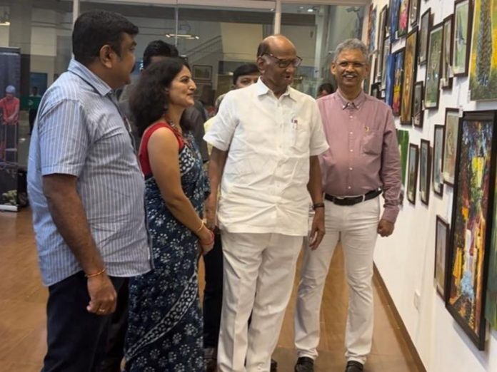 Sharad Pawar visited the painting exhibition at Nehru Center in Mumbai