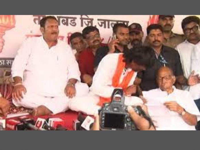 BJP's Udayanraje Bhosale reached before Sharad Pawar In Jalna to meet Maratha protesters