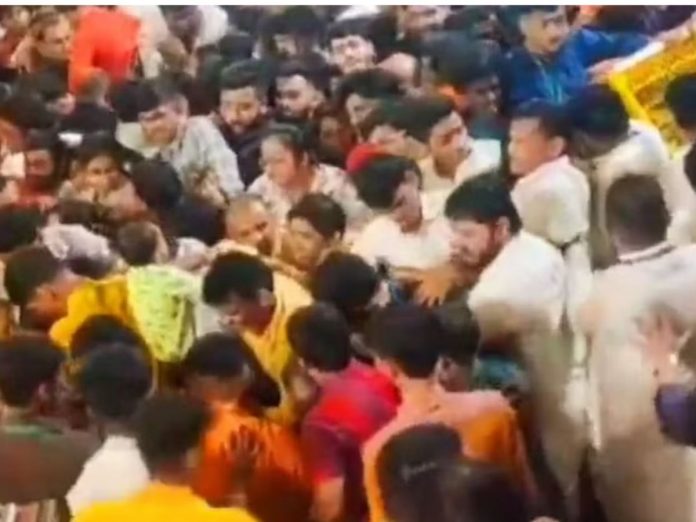 Lalbaug cha Raja Stampede like situation women faces Molestation in crowded que