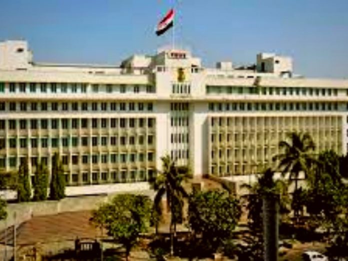 Mantralaya authorities faces Discrimination for Veichle Parking